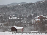 Blick in die Berge vom Bahnhof Hønefoss