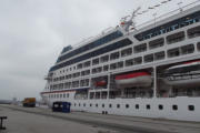 die Columbus 2 in Hamburg am Cruise Center HafenCity