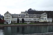 das Hotel „Kviknes“ im Schweizer Stil