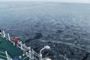 das erste Eis bei den Åland Inseln