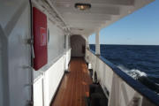 Wettergang auf dem Hauptdeck zum Vorschiff