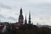 Skyline der Altstadt von Riga, mit Dom zu Riga, Anglikanische Kirche und St.-Johannis-Kirche