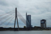 die Vanšu-Brücke und der Saules Akmens Tower am Abend