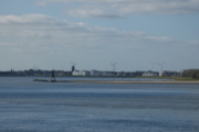 Blick auf die Kugelbake und Cuxhaven