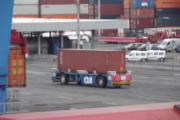 AGV's bringen die Container voll Automatisch