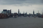 Blick Elbe aufwärts richtung Landungsbrücken