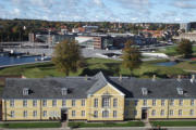 Blick vom Turm der Kronburg zur ehemalige Seekadettenschule